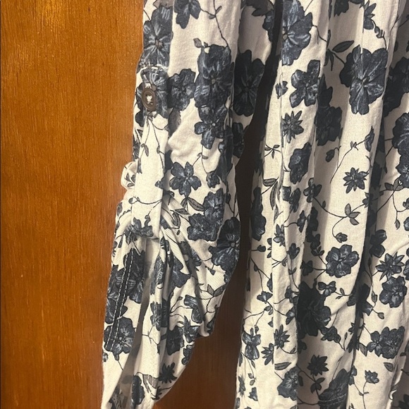 Woman’s Denver Hayes Blue Floral Blouse Medium - Picture 4 of 6
